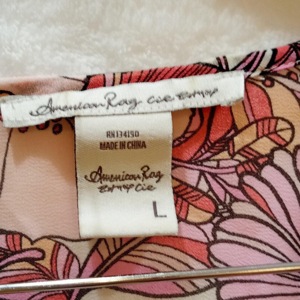 American Rag Pink floral/tribal print puffed sleeved blouse in size L - Picture 3 of 4